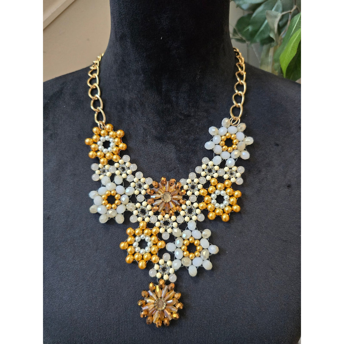 Alpha Gold Tone White Acrylic Cluster Floral Statement Evening Necklace Womens