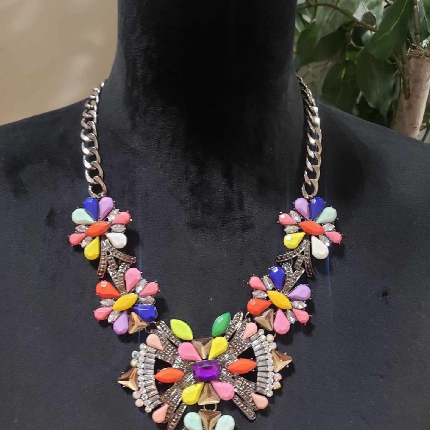 Women Fashion Multi Pearl Flower Howllow Design Charm Bib Chain Necklace Lobster