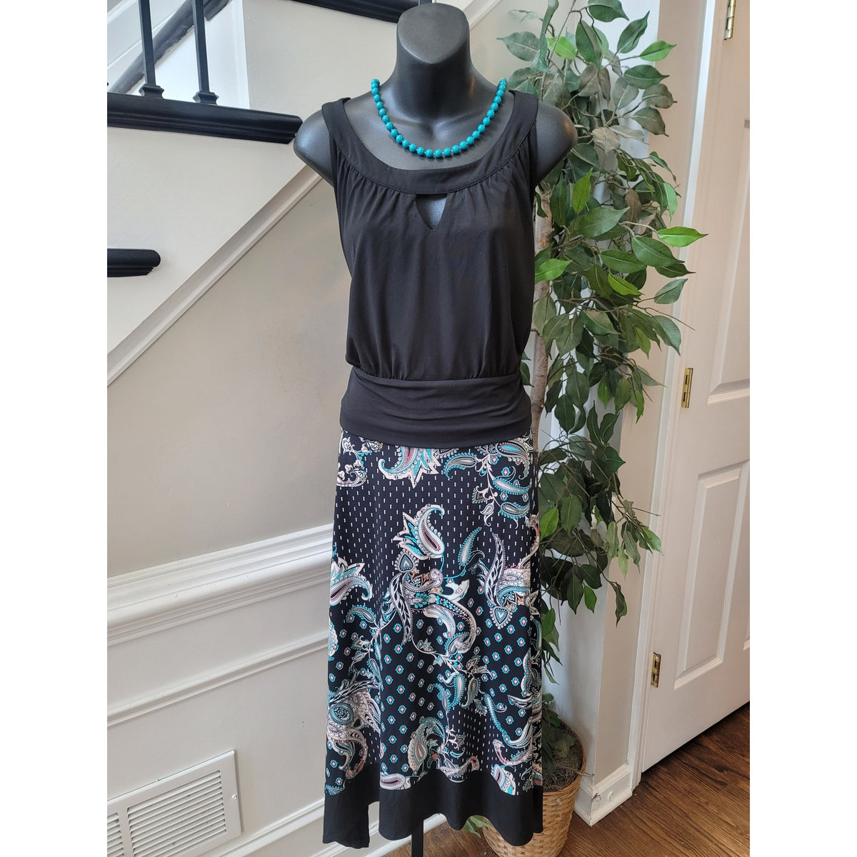 Midi Dress Women's 3X Black Paisley Pleated Scoop Neck Shark Bite Hem Back Zip