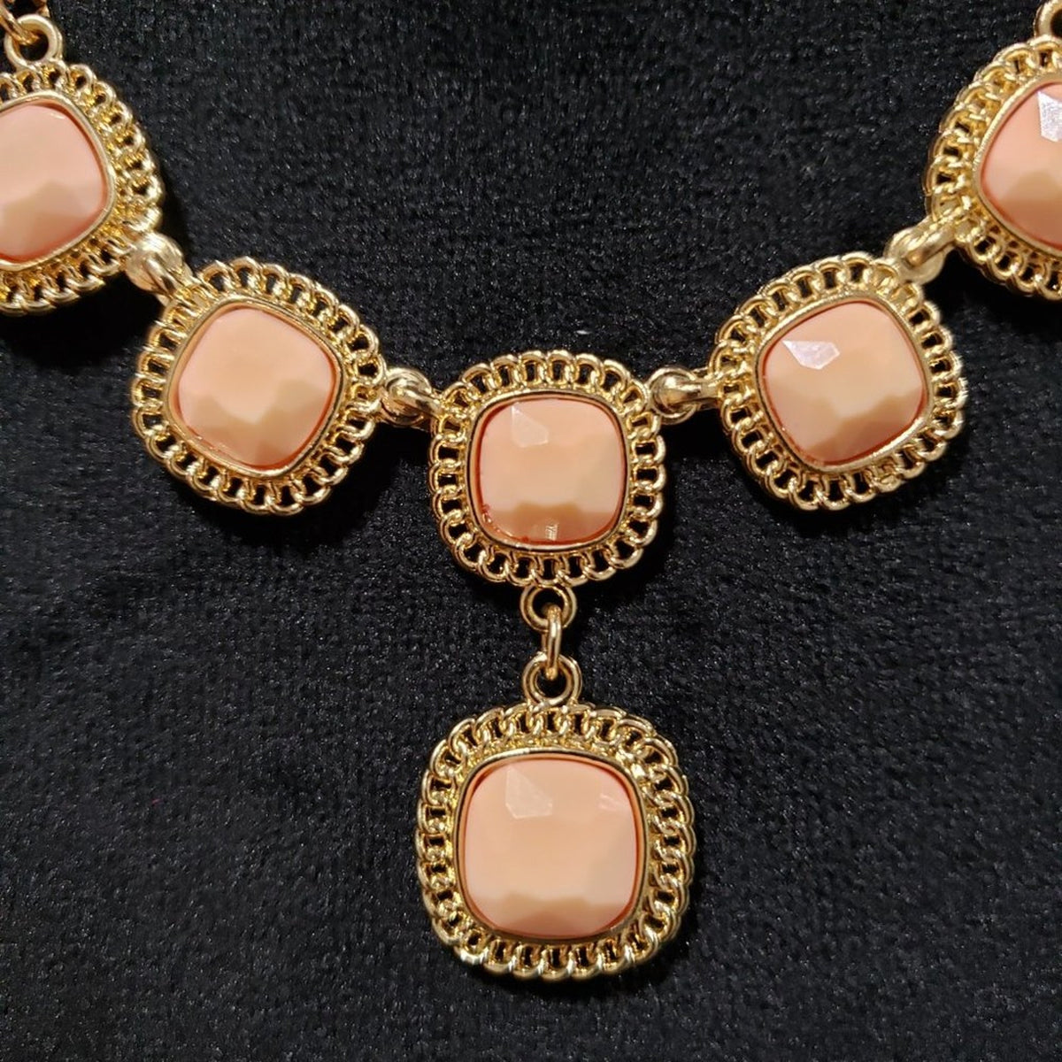 Women Fashion Gold Tone Chunky Gemstones Beaded Statement Necklace w/ Lobster