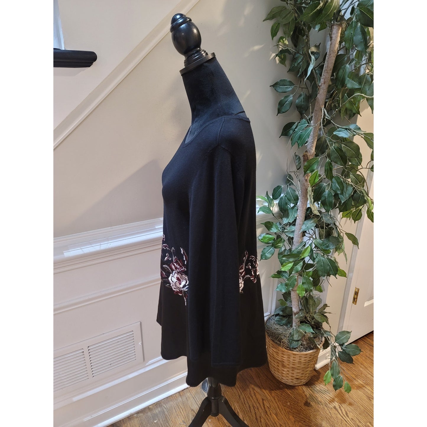 Alfani Sweater Women's Medium Black Floral Embroidered Long Sleeves Tunic