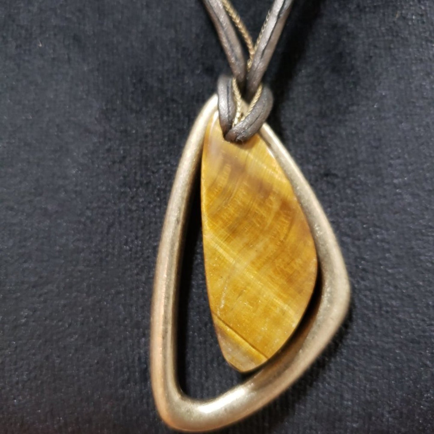 Women Fashion Abstract Triangular Bezel Fossil Pendant Necklace w/ Lobster Clasp