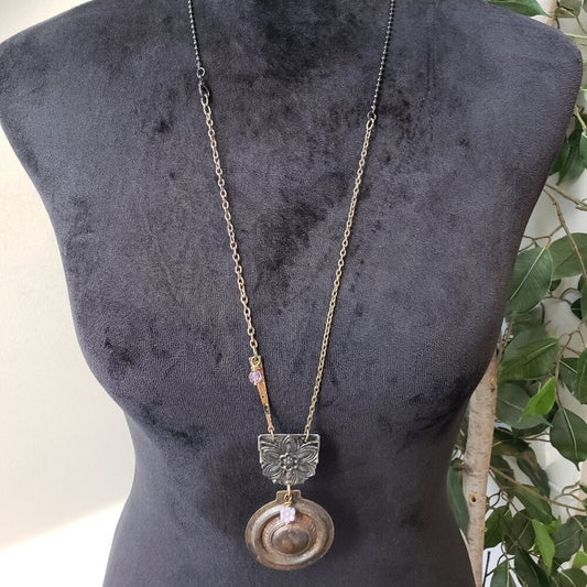Women Gold Tone Curb Chain Medallion Pendant Necklace Jewelry with Lobster Clasp
