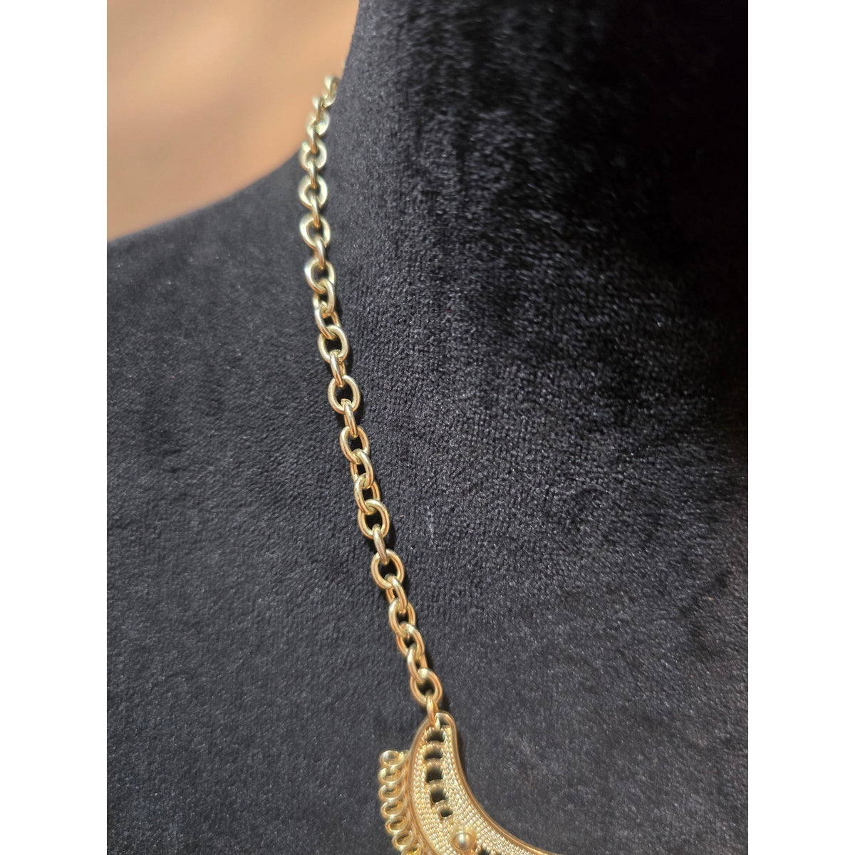 Women's Gold Tone Round Pendant Chain Necklace Adjustable Lobster Clasp Jewelry