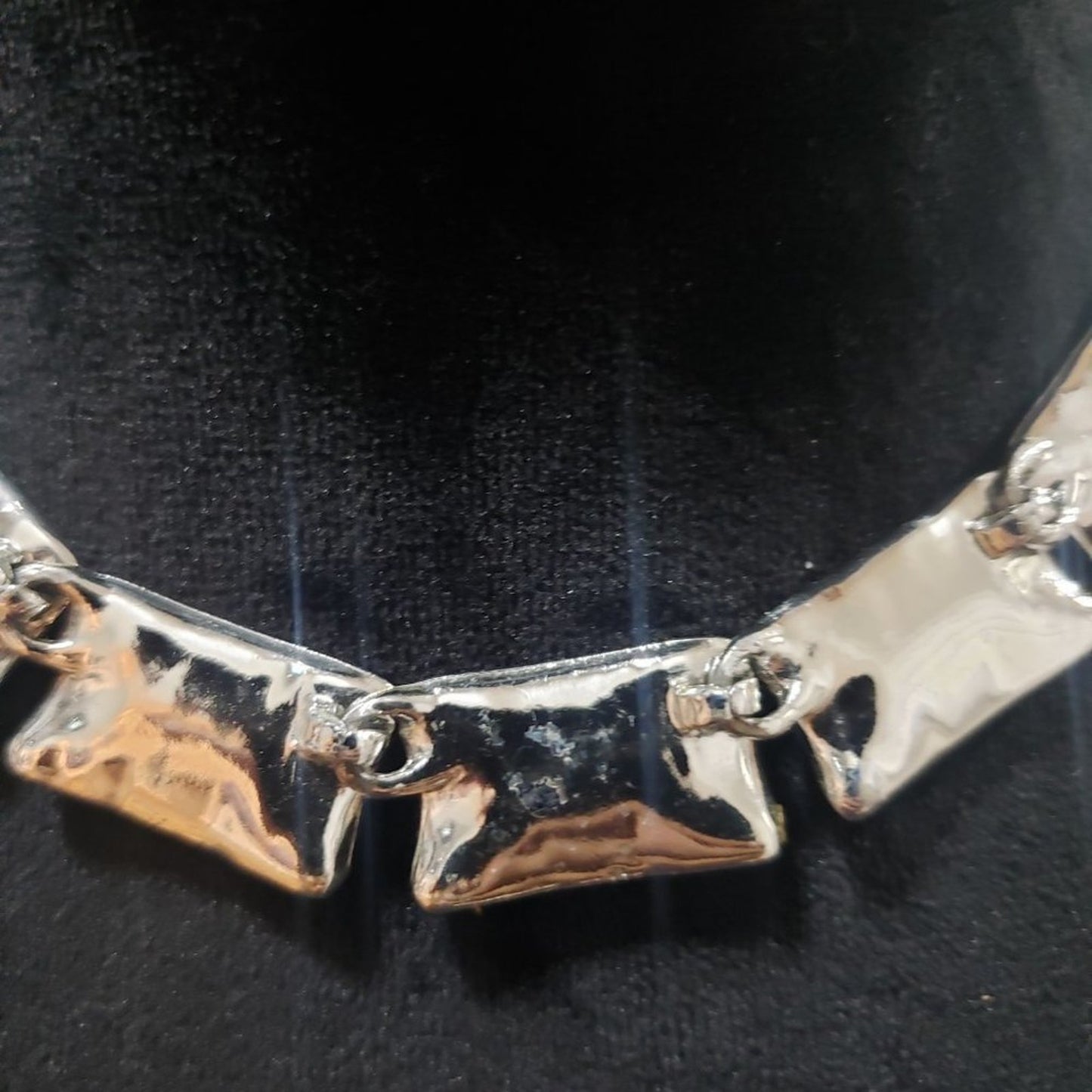 Women Silver Tone .Geometric Shape Link Articulated Choker Necklace Hook & Eye
