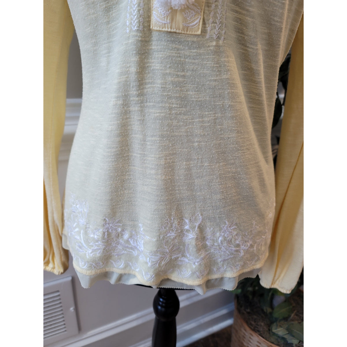 White House Black Market Blouse Women's Size Small Butter Yellow Long Sleeves