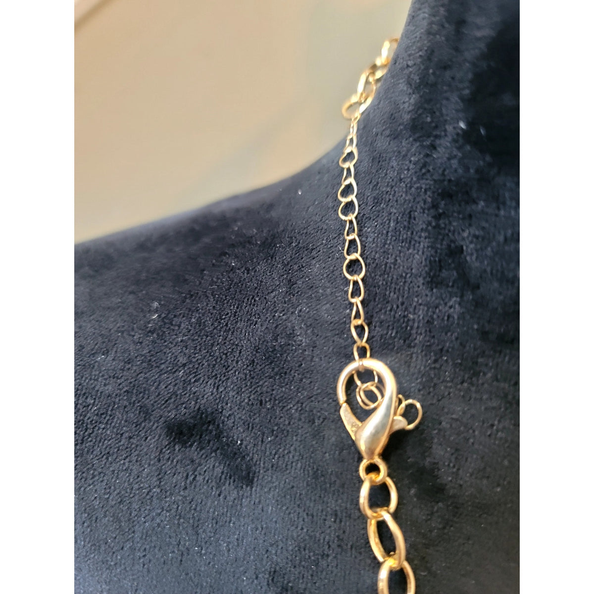 Vintage Gold Tone Hammered Pendant Statement Necklace Textured Modern Abstract