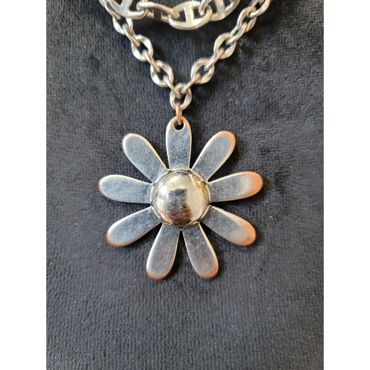 Women's Lightweight Silver Necklace With Twisted Mariner Link Chain Design