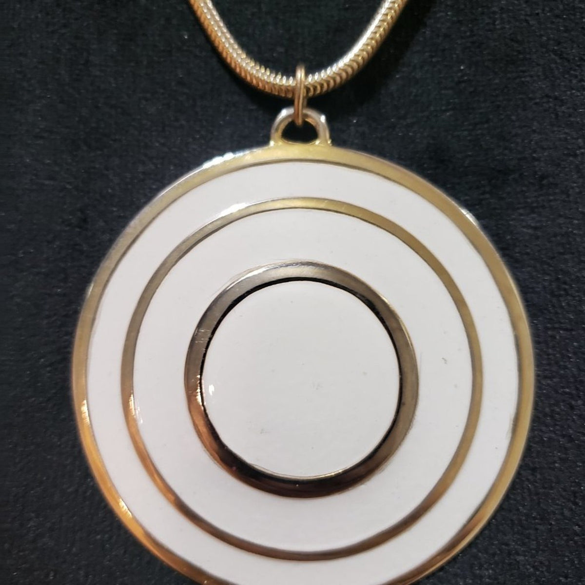 Womens Fashion Gold Tone Mother of Pearl Disc Pendant Collar Necklace w/ Lobster