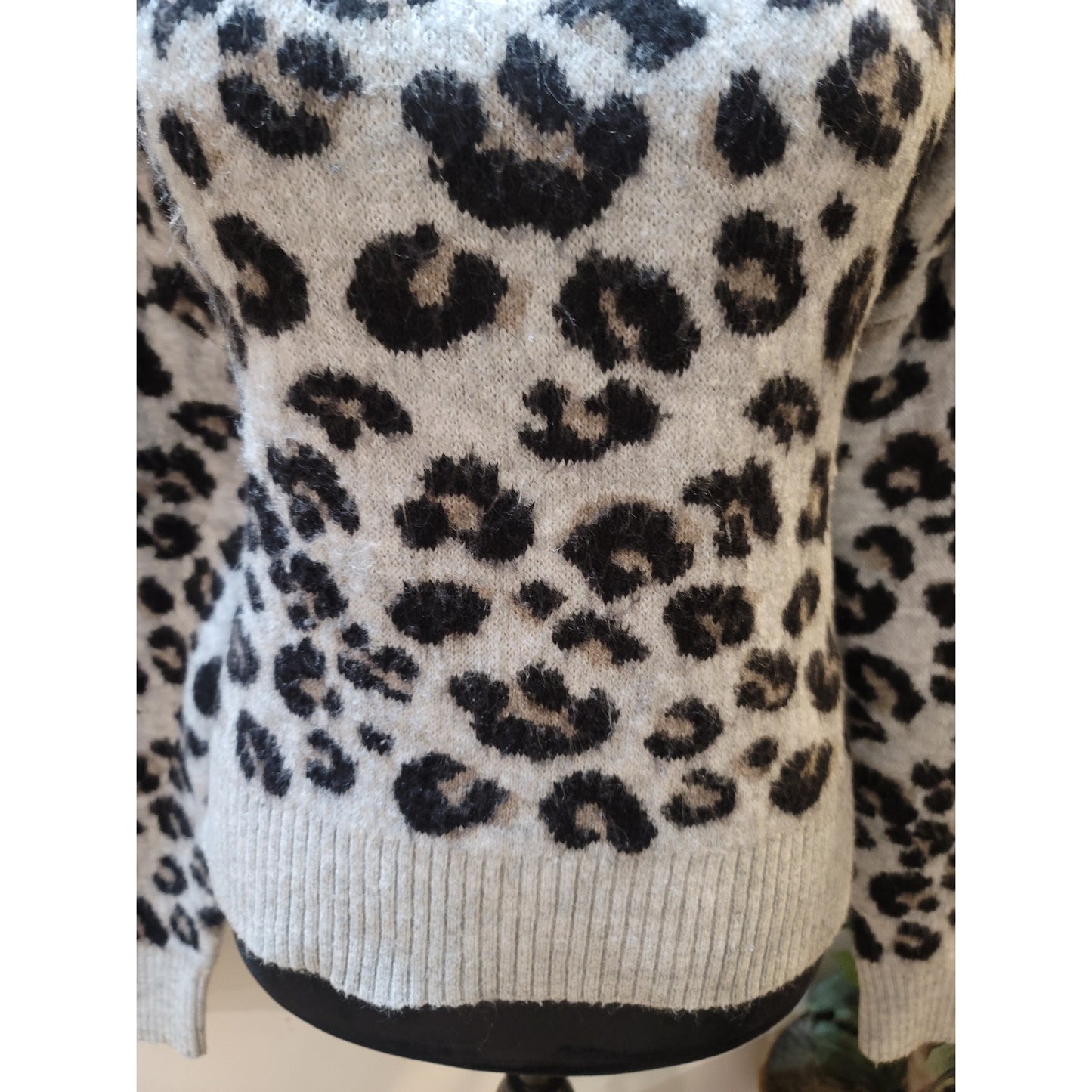 Jessica Simpson Sweater Women's Size Large Gray Black Leopard Print Cowl Neck