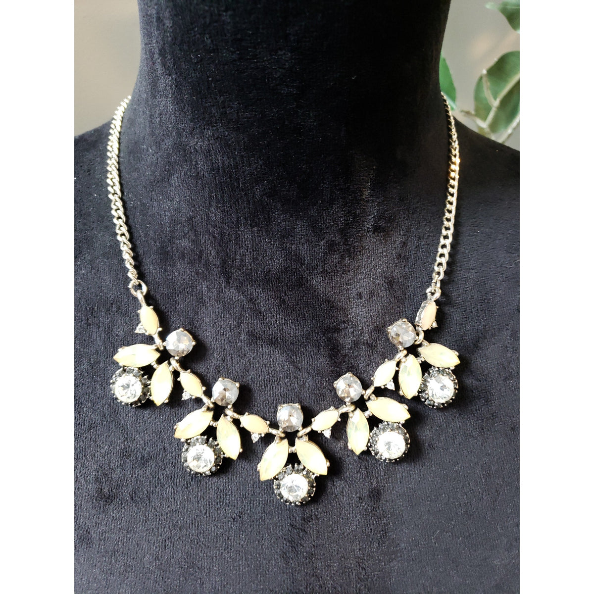 Vintage Style Statement Necklace Gold Chain Clear Crystal Floral Pendant Jewelry