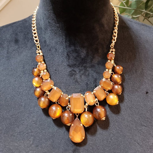 Women Fashion Amber Lucite Asymmetric Collar Necklace Jewelry with Lobster Clasp