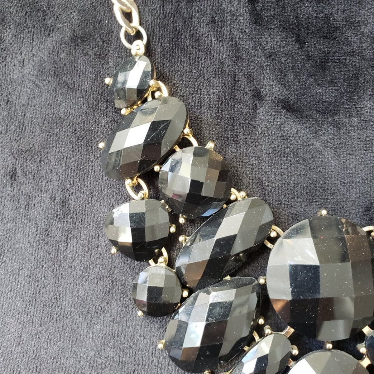 Women Black Elegant Crystal Teardrop Stone Statement Necklace with Lobster Clasp