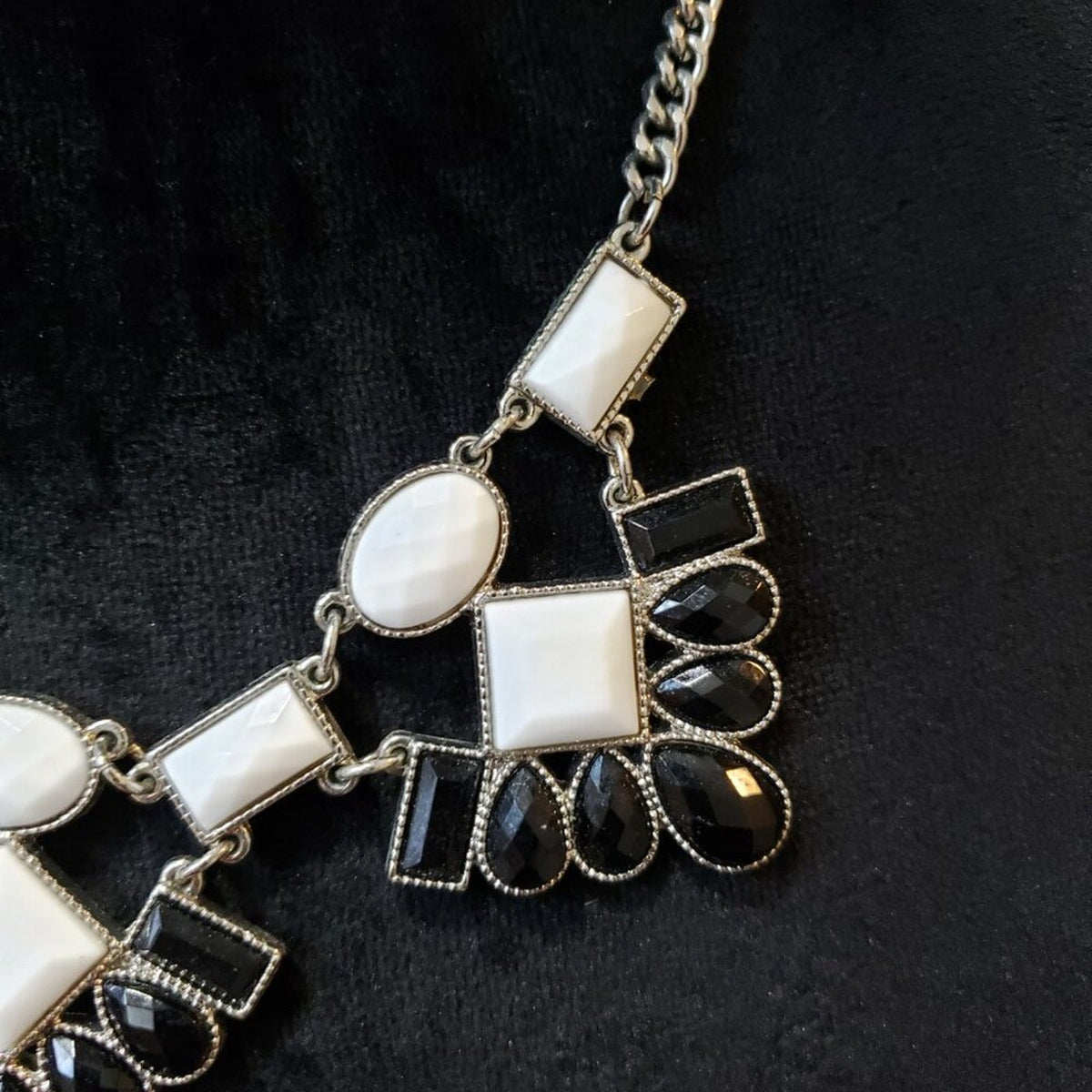 Womens Black White Beaded Silver Tone Chain Necklace Jewelry with Lobster Clasp