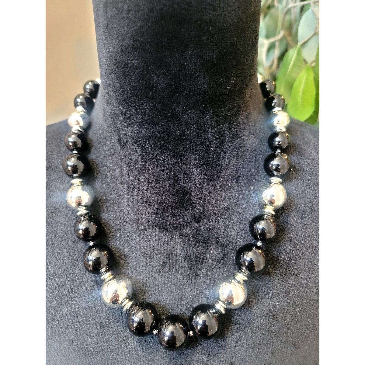 Black & Silver Tone Beaded Necklace Glossy Round Statement Classic Chunky 20"