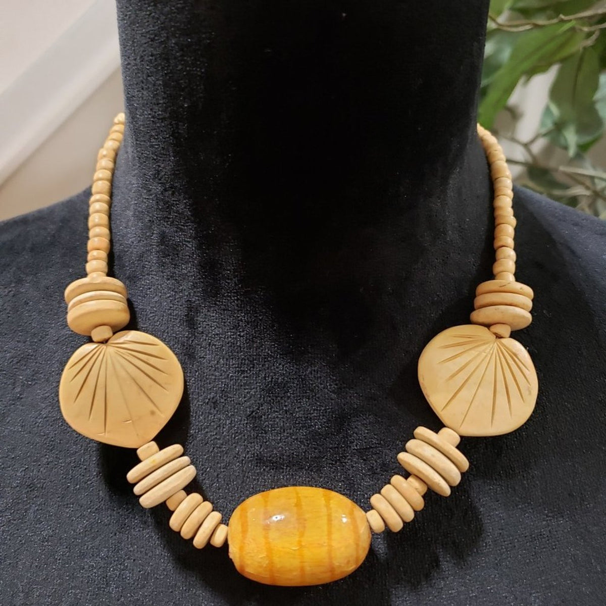 Womens Fashion Carved Wooden Leaf Chunky Beaded Necklace with Magnetic Clasp