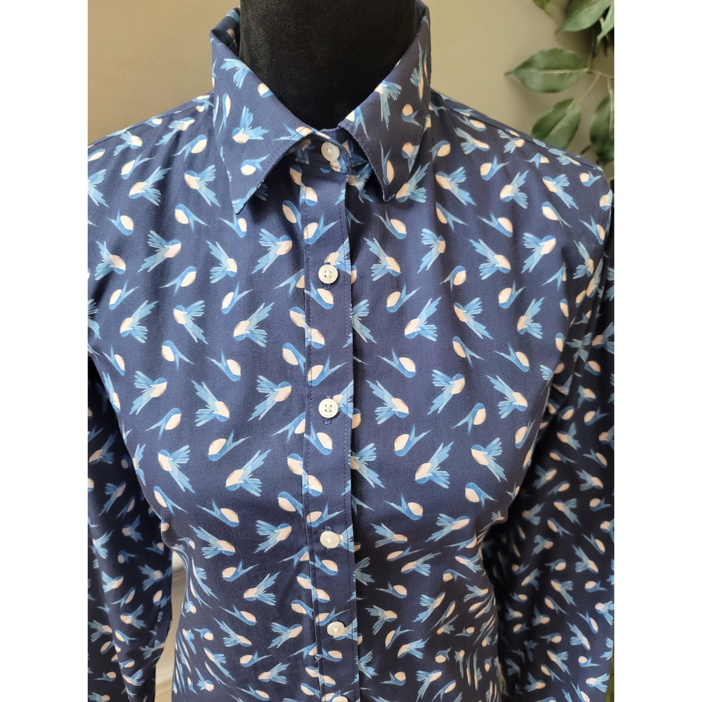 Lands End Shirt Women's Size 8 Blue Bird Print Long Sleeve Supima Cotton No Iron