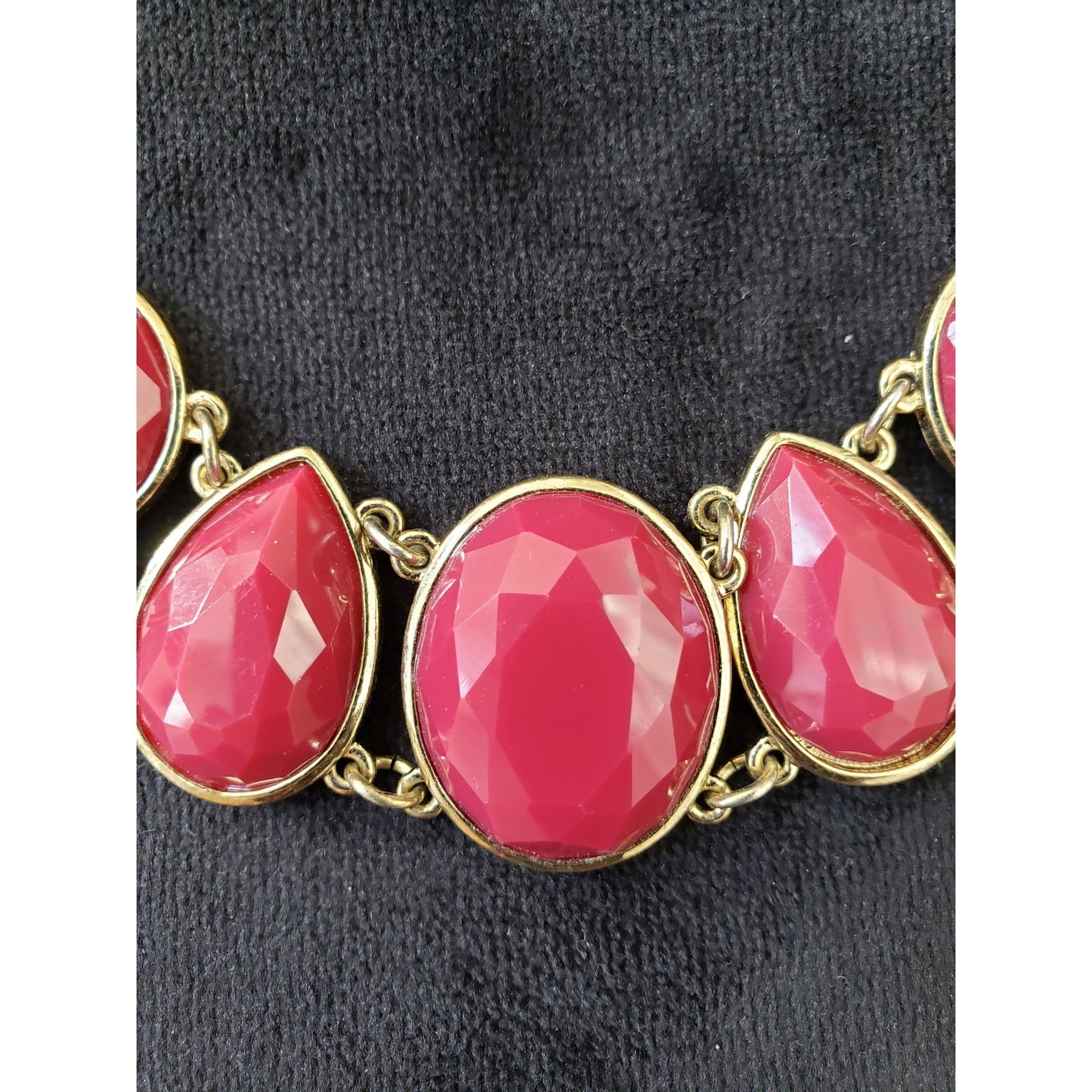 Womens Gold Plated Faceted Round Teardrop Pink Acrylic Beaded Statement Necklace