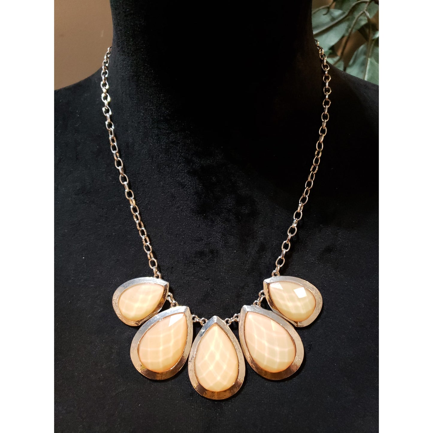 Womens Silver Tone Bezel-Set Acrylic Teardrop Link Necklace Jewelry with Lobster