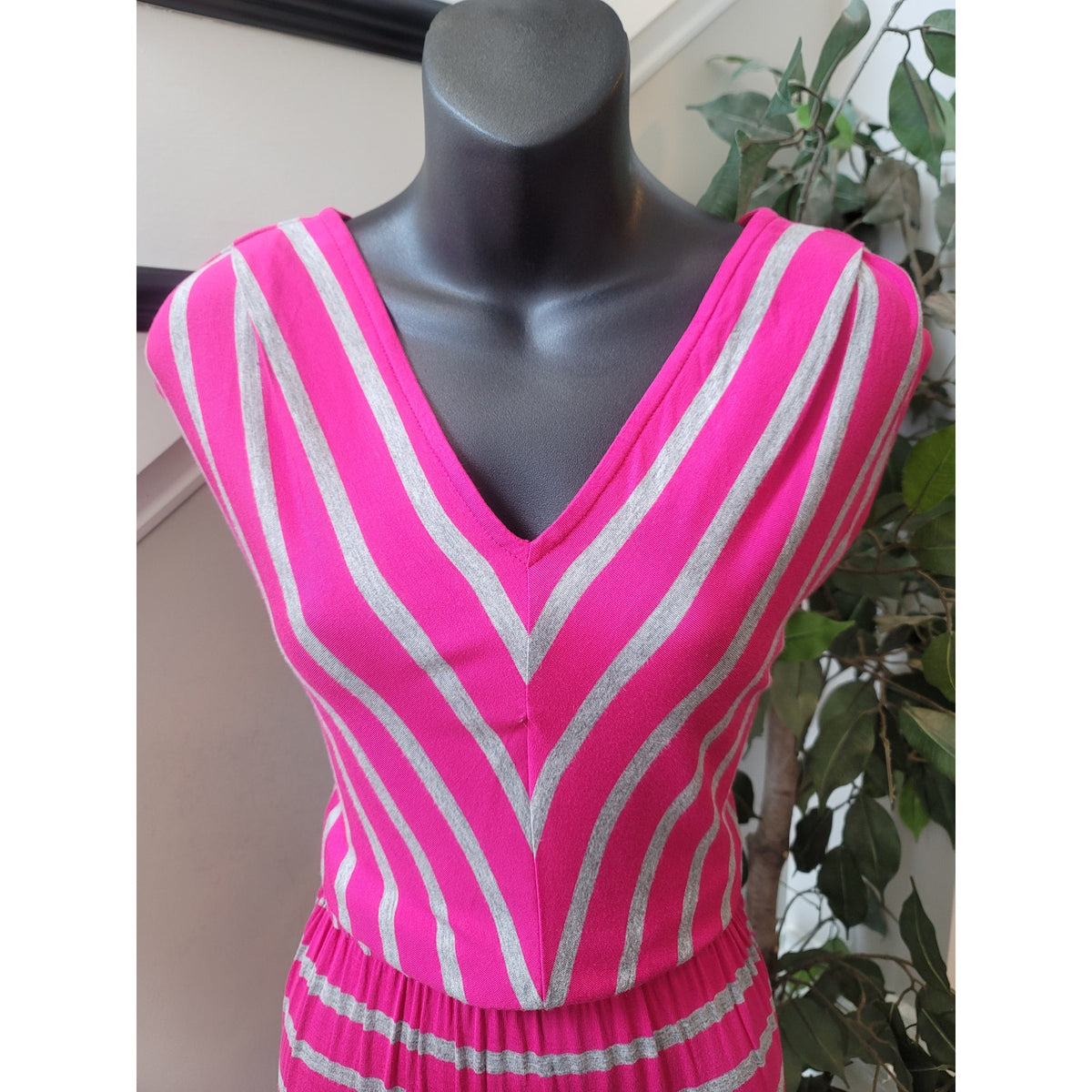 Mossimo Maxi Dress Women's Size X-Small Pink Stripped V Neck Sleeveless