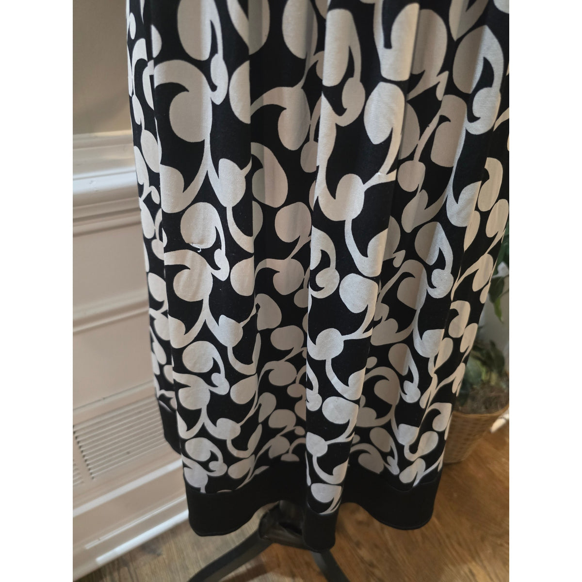 Dressbarn Empire Waist Dress Women's SZ 12 Black/White Pleated Bust Short Sleeve