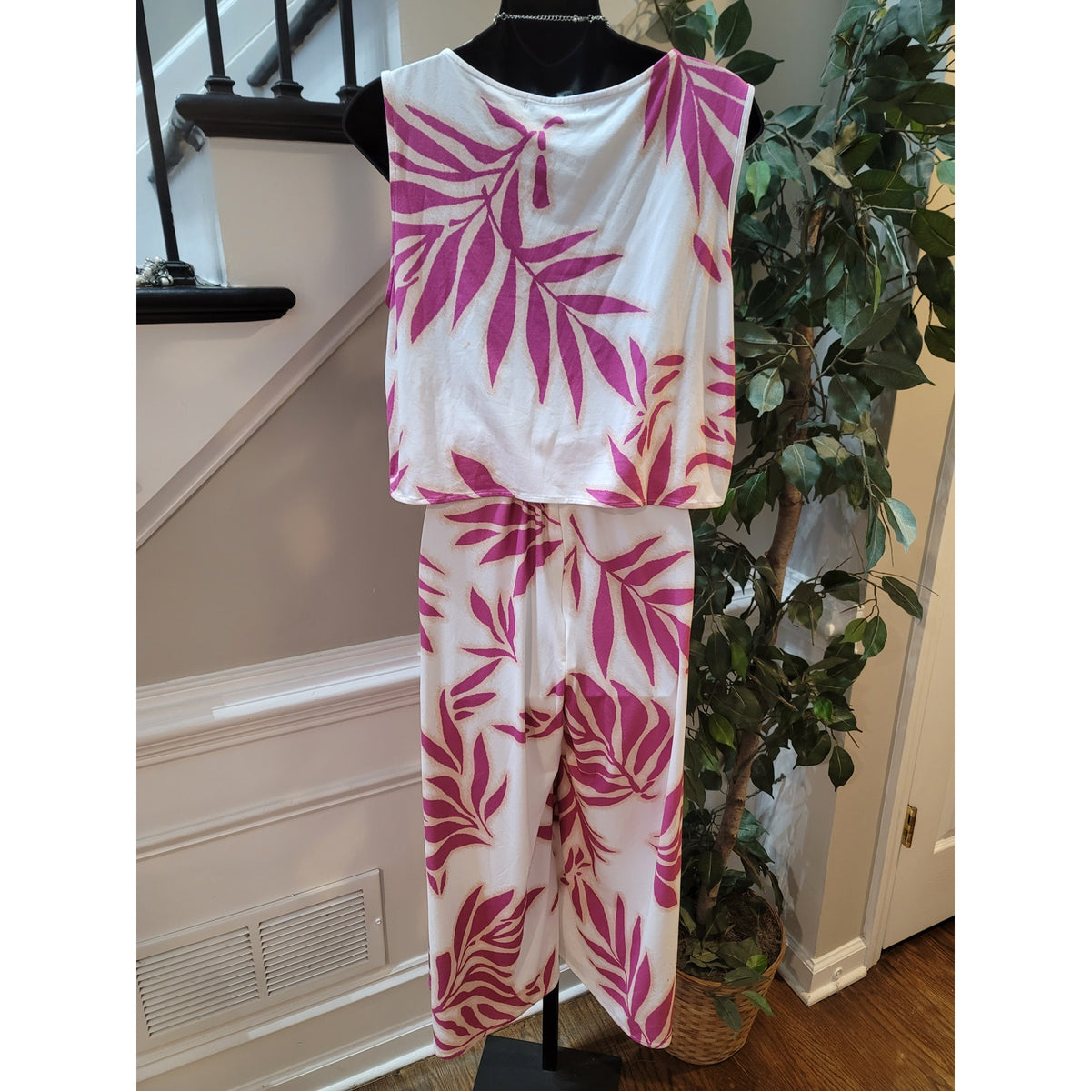 Roylamp Co-Ord Set Women's Small White/Pink Palm Leaf Round Neck Sleeveless