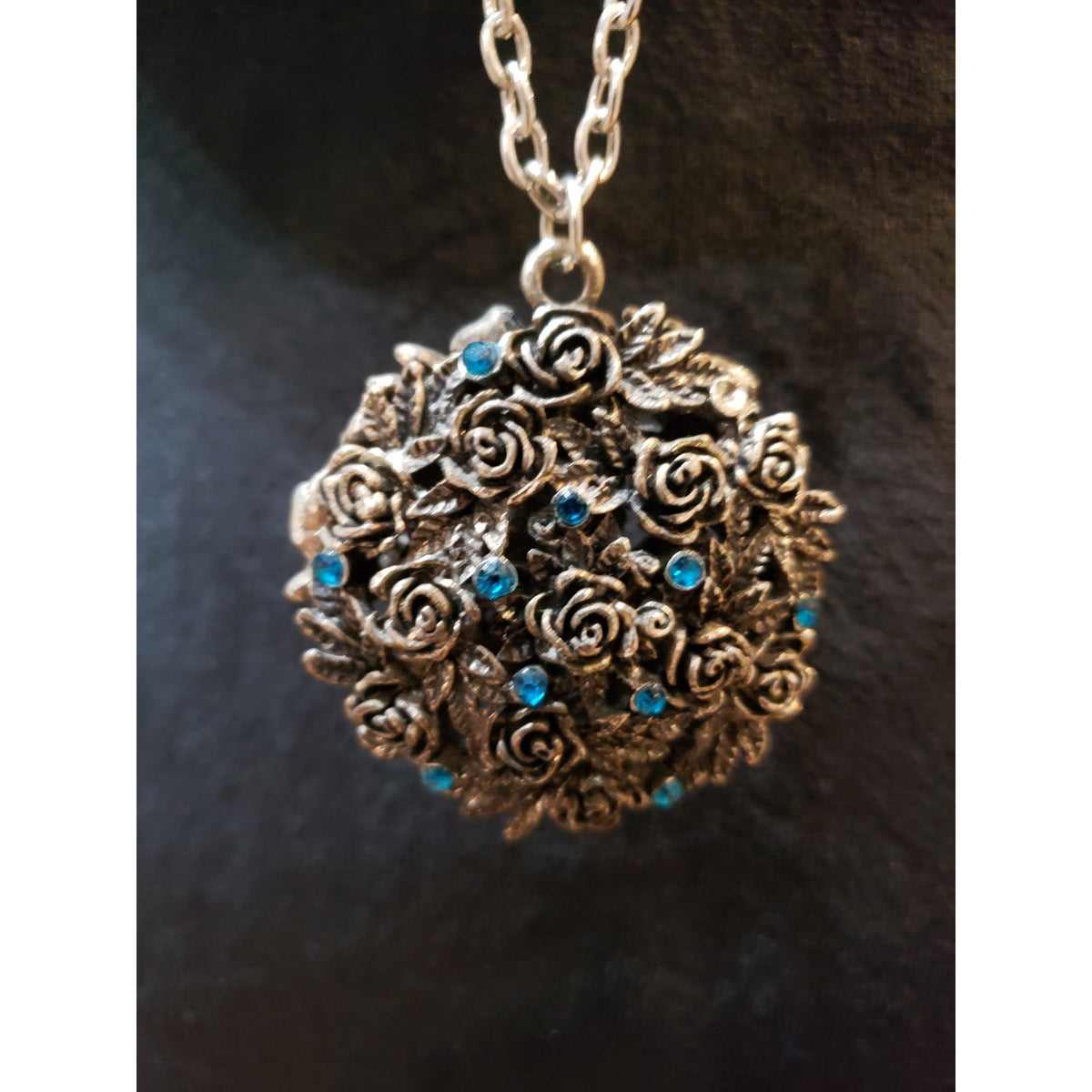 Womens Fashion Silver Tone Blue Rhinestone Substantial Roses Pendant Necklace