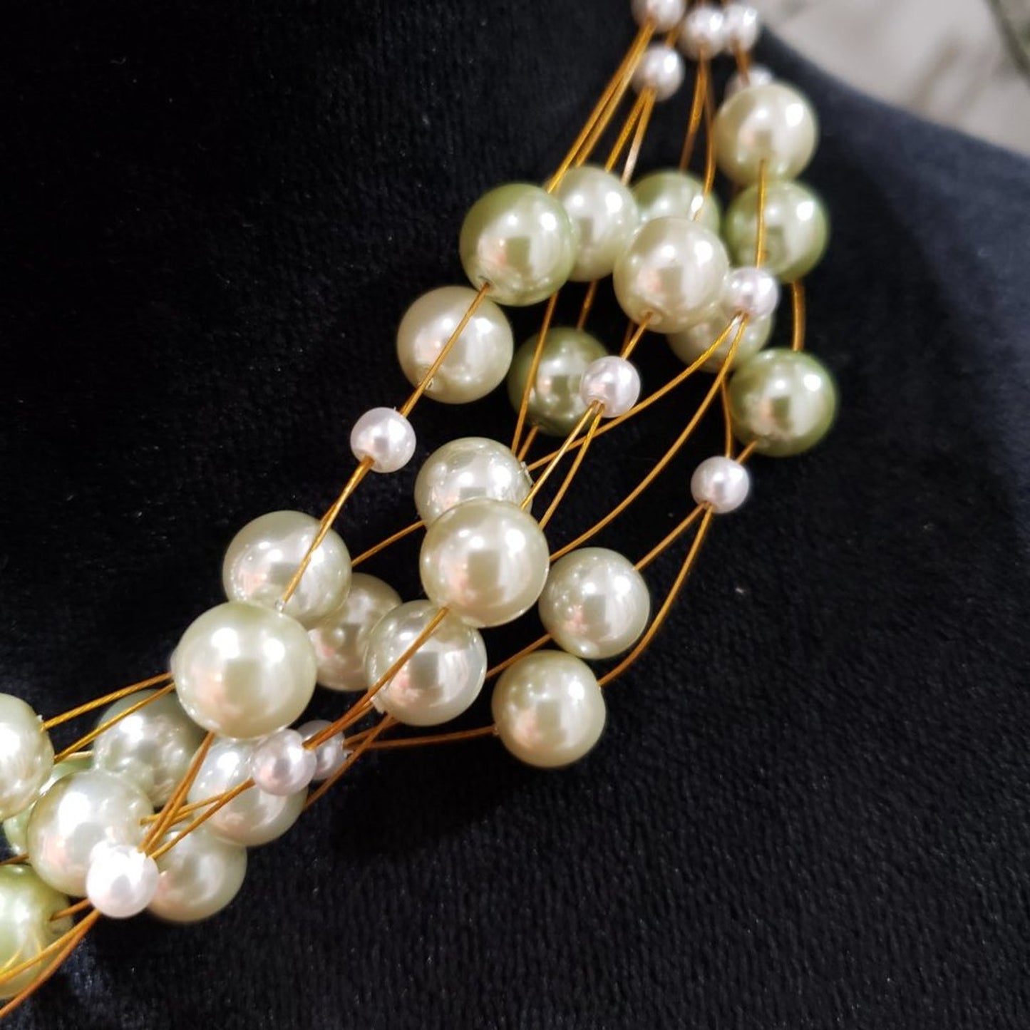 Women Fashion White Freshwater Pearls Beaded Collar Necklace with Lobster Clasp