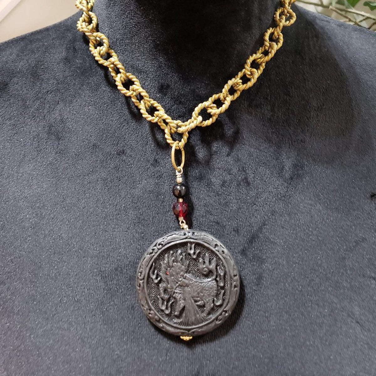 Womens Gold Tone Printed Coin Heavy Bronze Collar Pendant Necklace