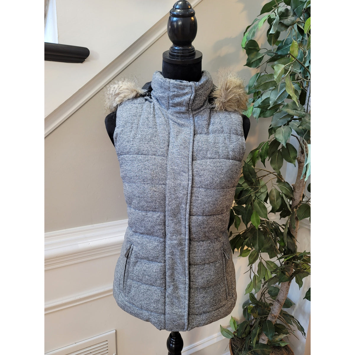 Banana Republic Puffer Vest Women's Small Gray Quilted Fleece Lined Front Zipper