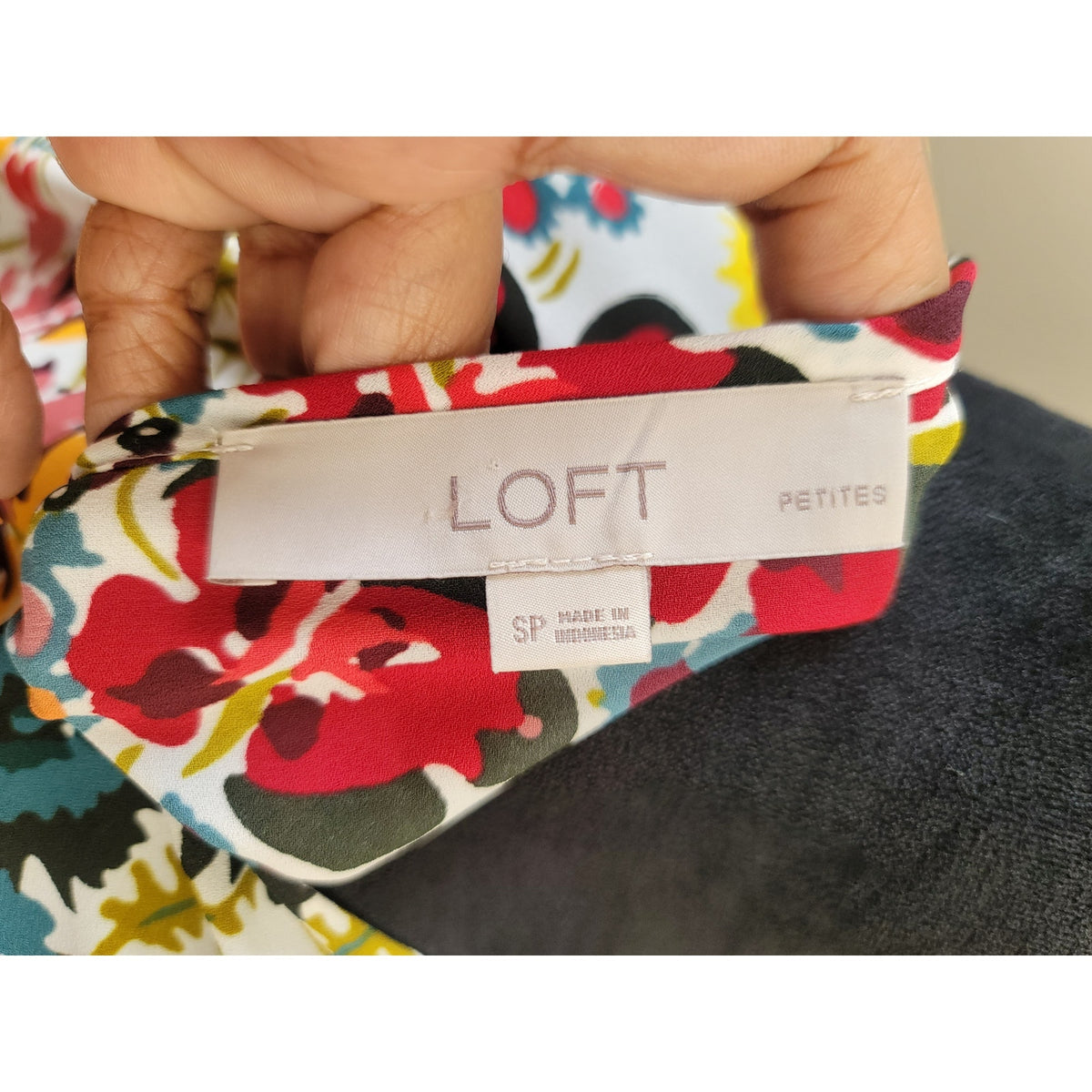 Loft Blouse SP Multi Floral Ruffle Detail Crew Curved Hem Long Sleeve Pullover