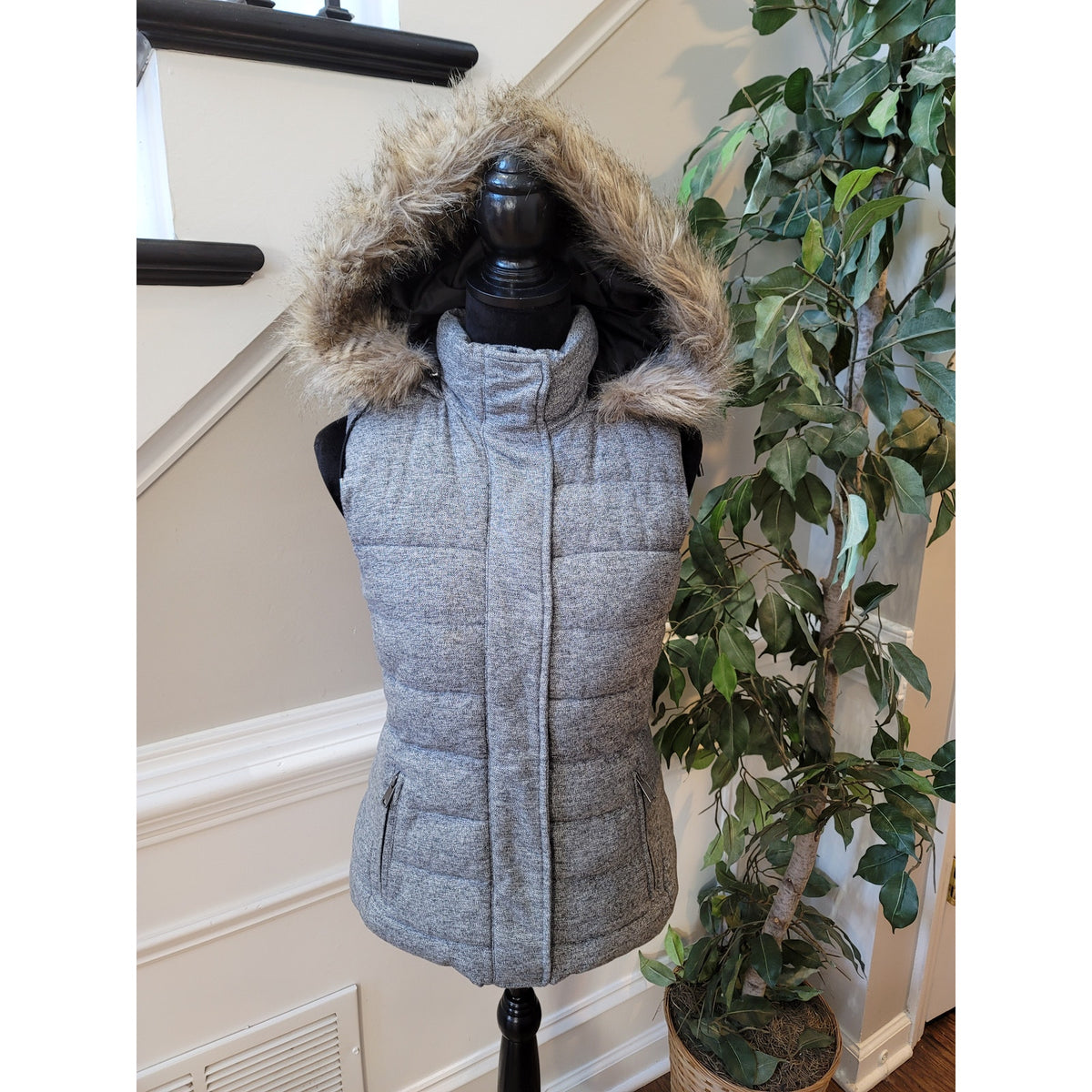Banana Republic Puffer Vest Women's Small Gray Quilted Fleece Lined Front Zipper