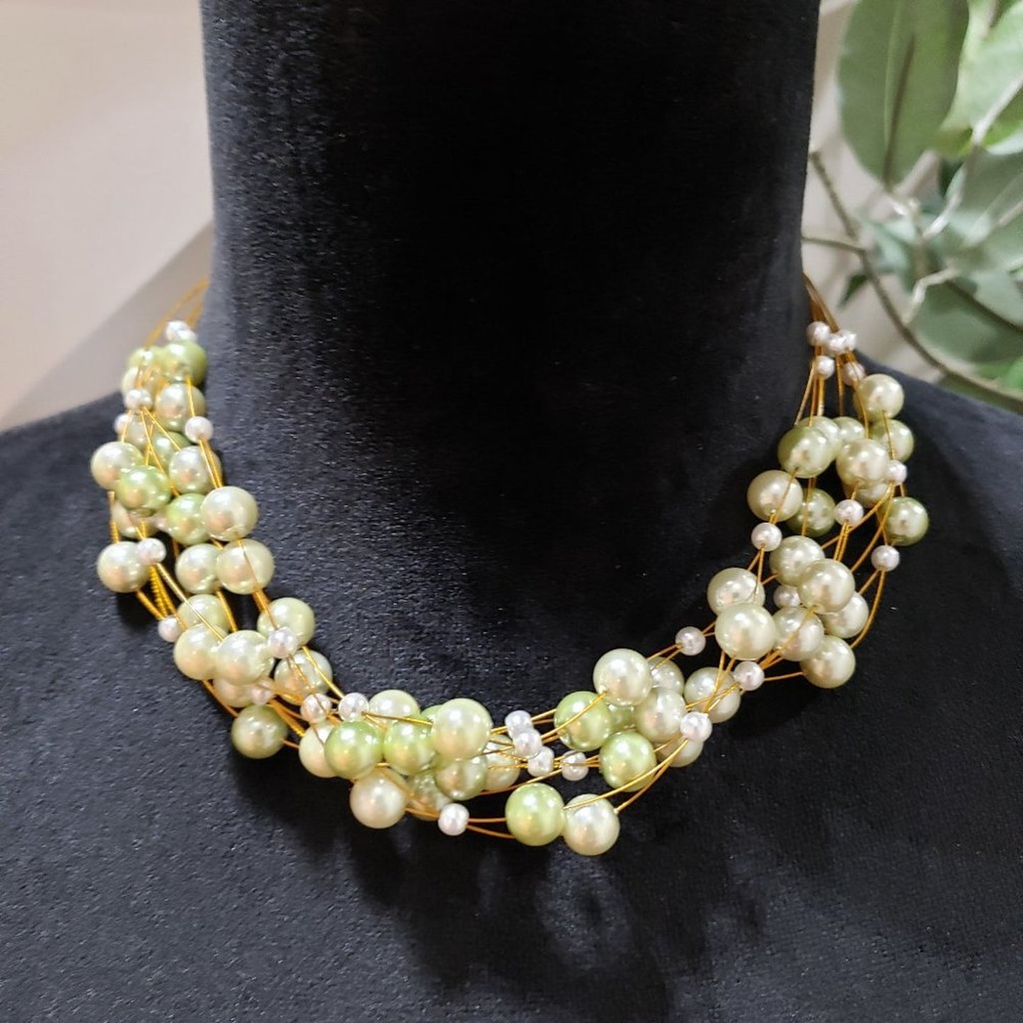 Women Fashion White Freshwater Pearls Beaded Collar Necklace with Lobster Clasp