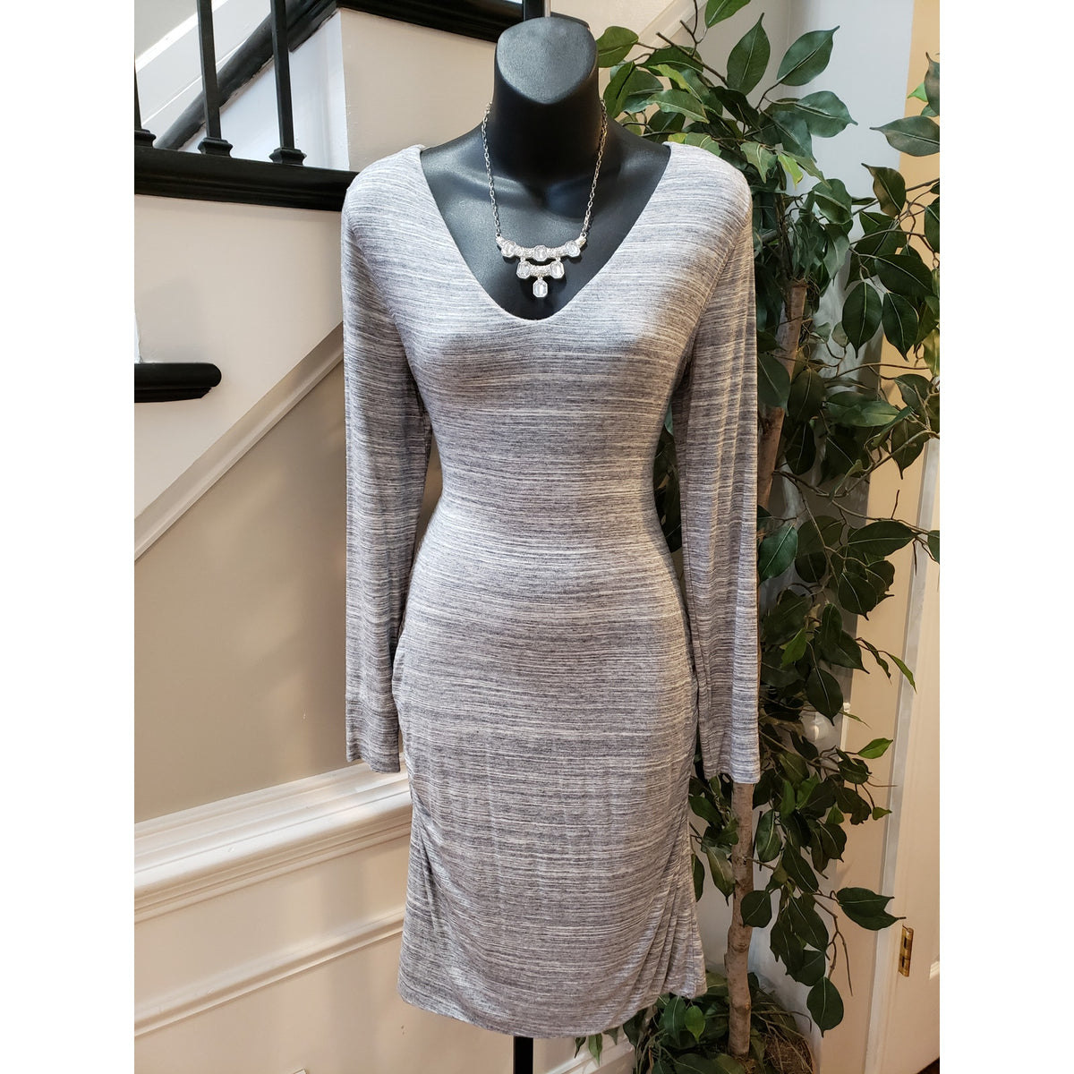 Banana Republic Bodycon Dress Women's Medium Gray Knit Viscose Long Sleeve V Neck