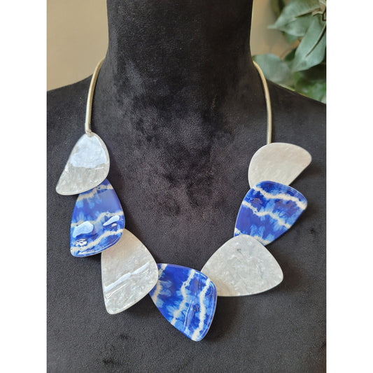 Women's Blue And White Resin Statement Necklace With Lobster Clasps Closure