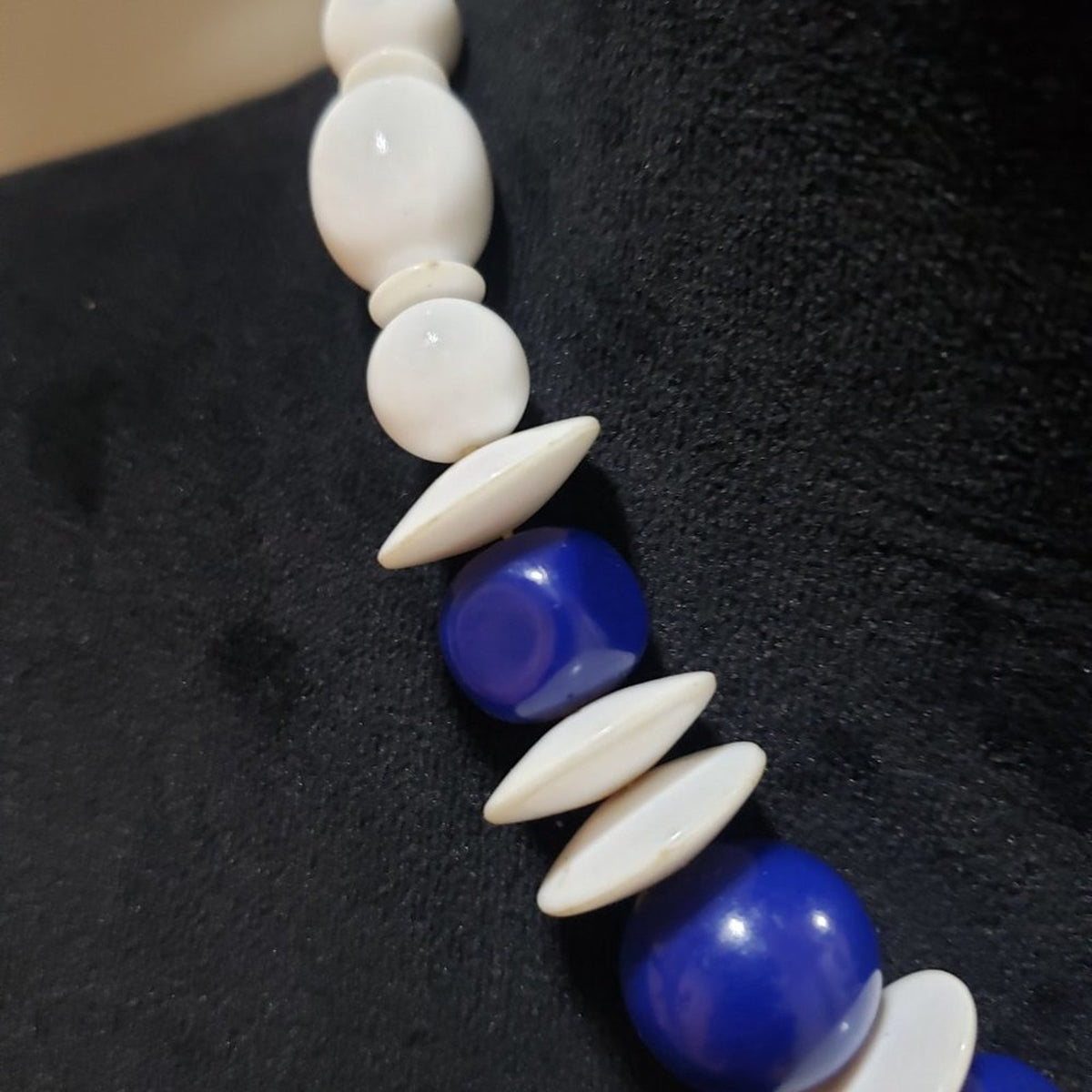 Women Fashion White Flat Disk Round Blue Stone Beaded Choker Necklace w/ Lobster