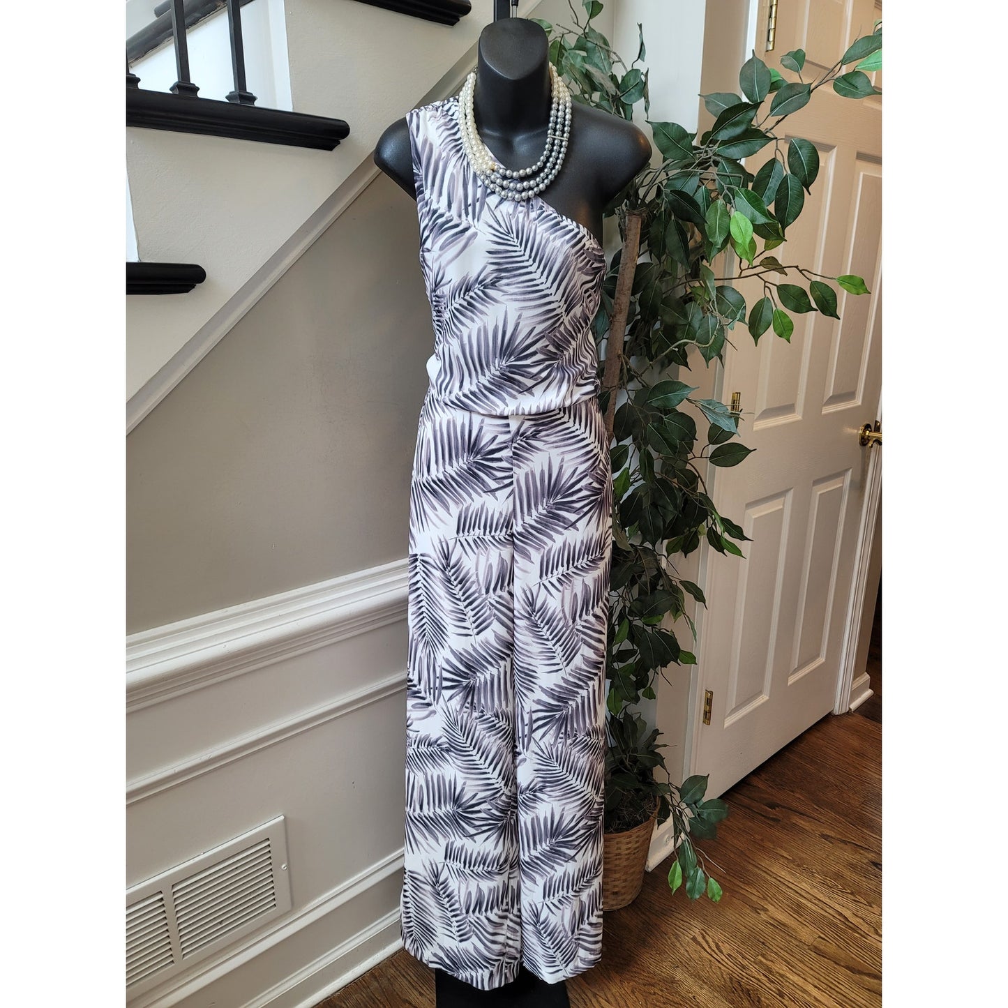 Sam Edelman One Shoulder Romper Women Size 4 White Black Leaf Print Elegant