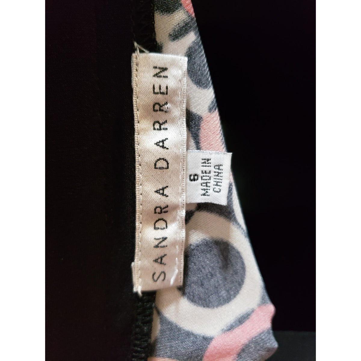 Sandra Darren Dress Women 6 Black Pink White Geometric Print Fit Flare V-Neck