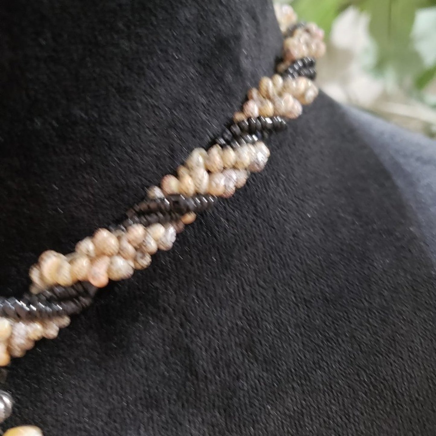 Women Fashion Big Abalone Shell Pendant Beaded Choker Necklace with Toggle Clasp