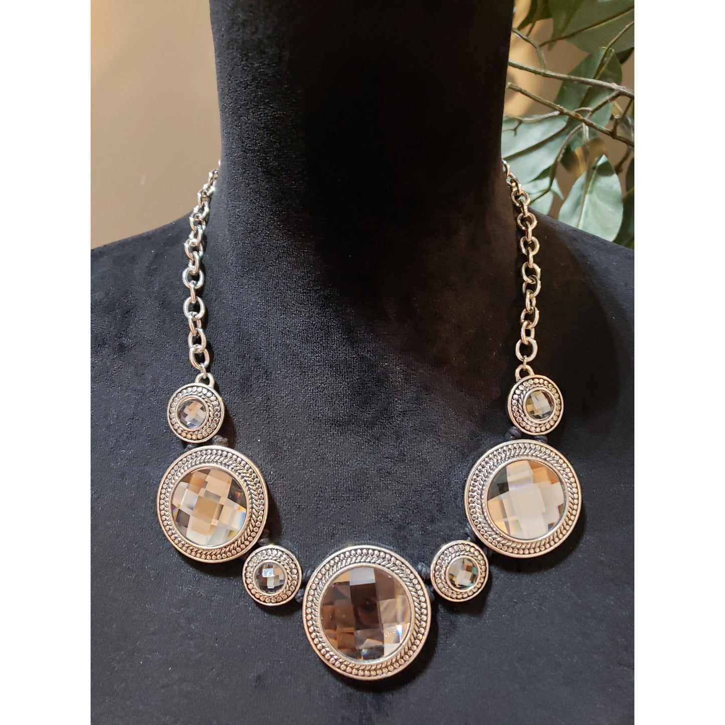 Women Fashion Silver Plated Encrusted Faceted Crystal Sparkle Statement Necklace