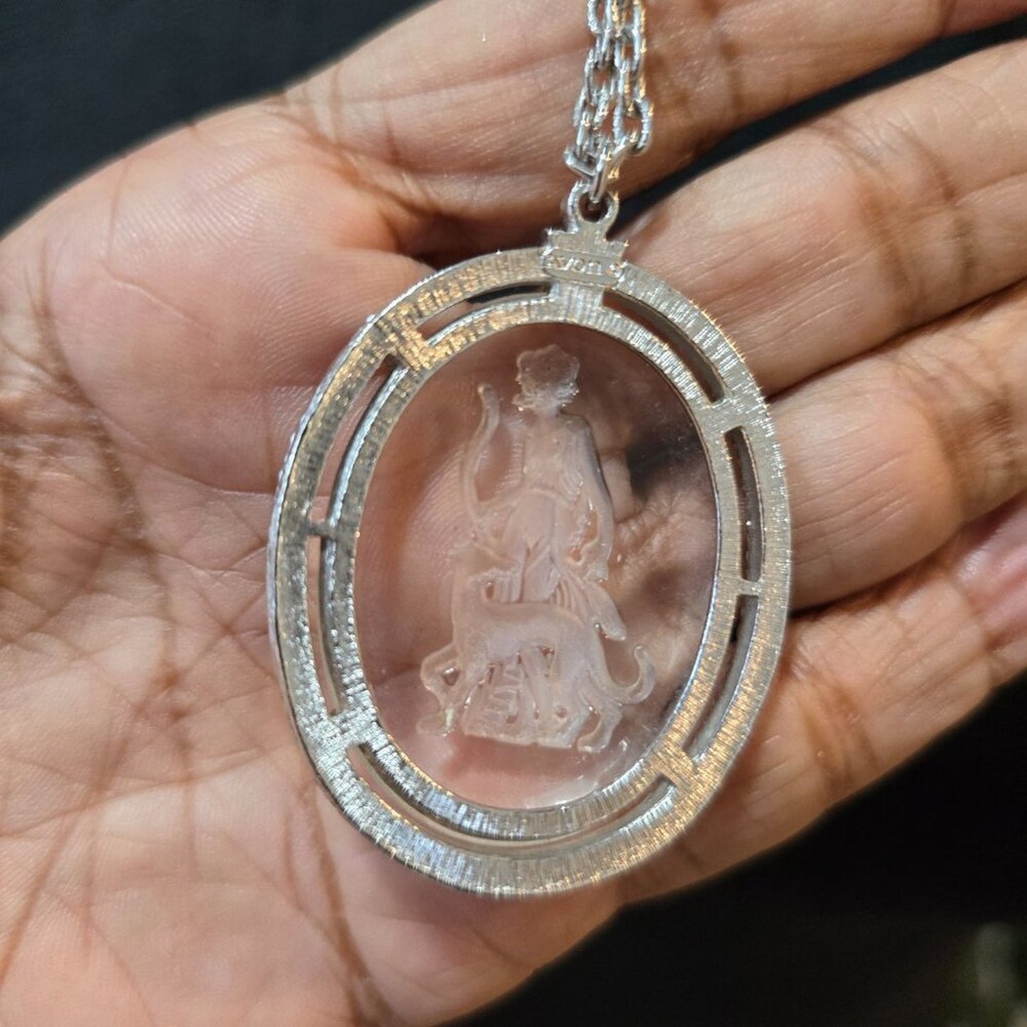 VTG Womens Silver Tone Avon Intaglio Pendant Goddess Diana Necklace with Lobster