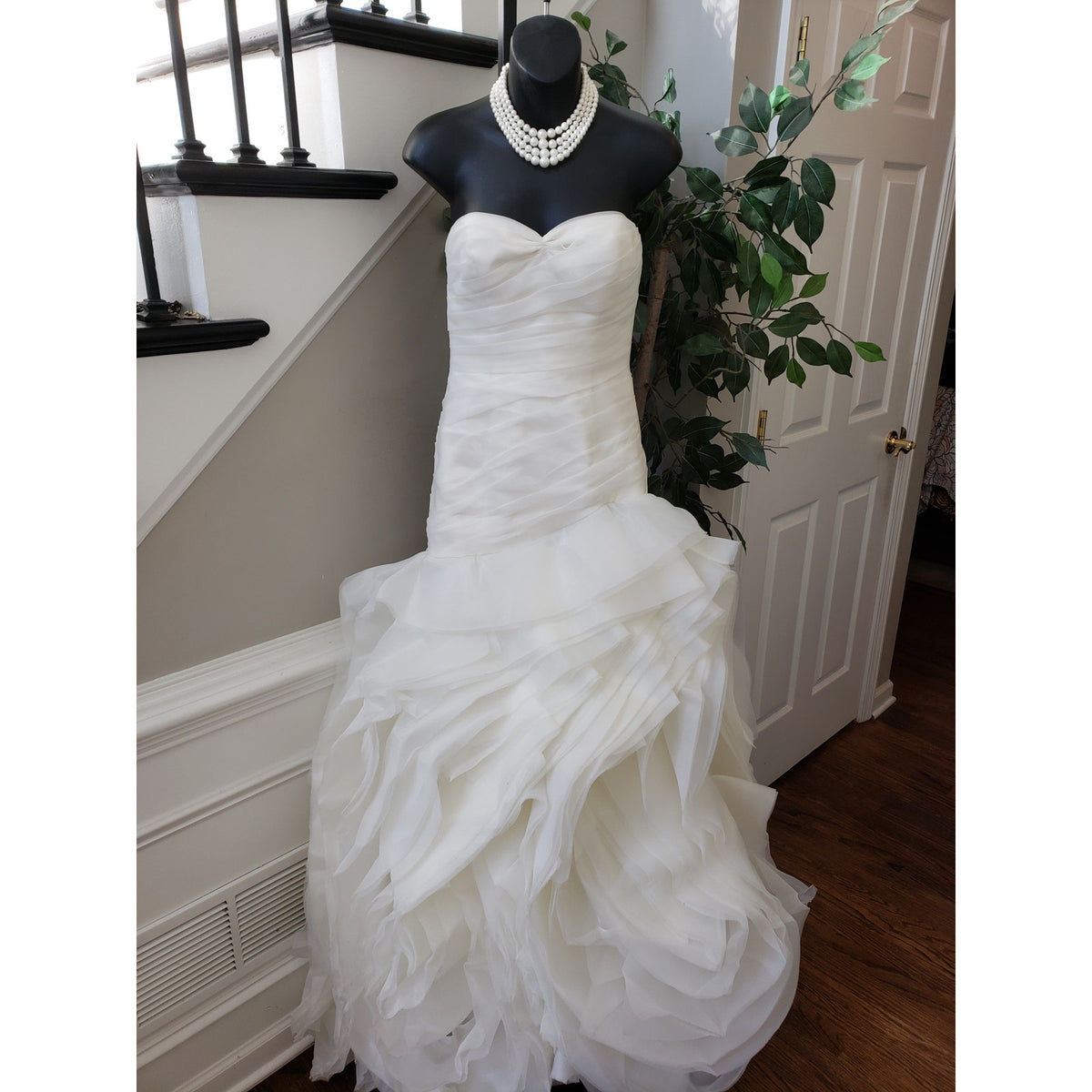 White by Vera Wang Wedding Dress Womens Size 6 White Flare Gown with Bias Flange