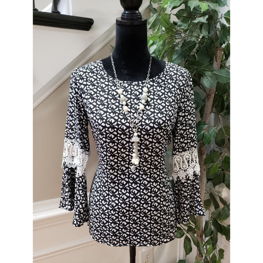 New Directions Women’s Black White Floral Round Neck Long Sleeve Top Blouse PS