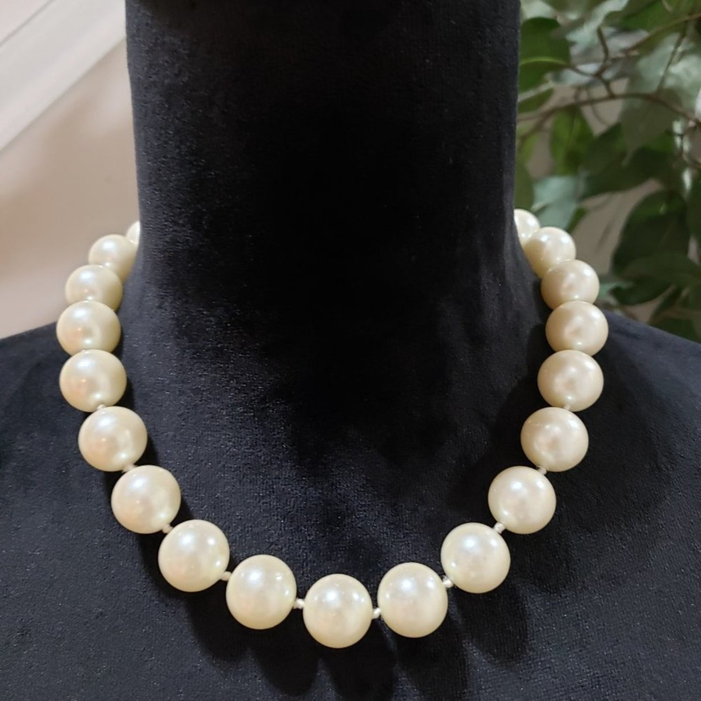 Womens Fashion Faux Pearl Beaded Statement Choker Necklace with Lobster Clasp