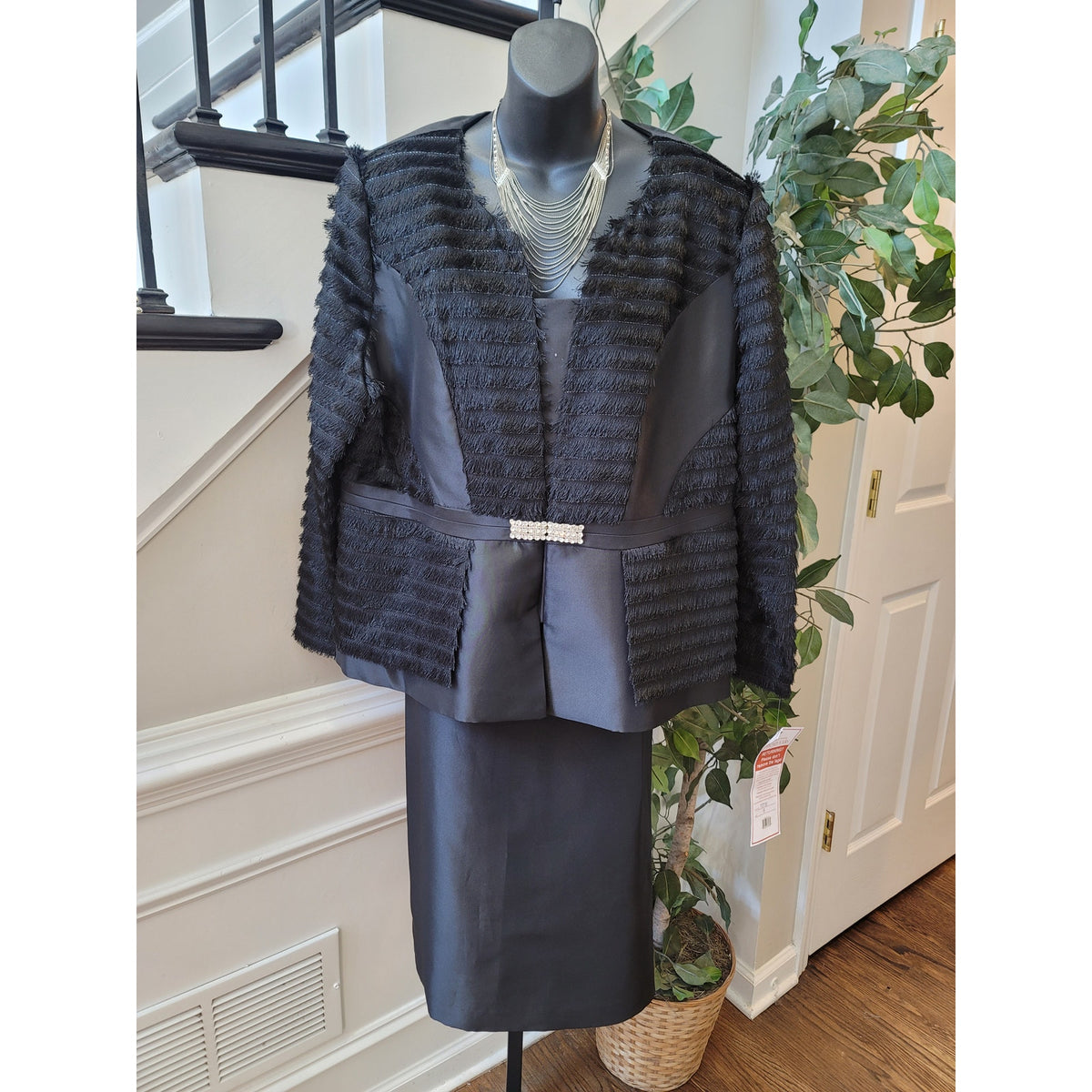 Luxe Skirt Suit Women's Size 18 Black Fringe Ribbon Back Zipper Fully Lined