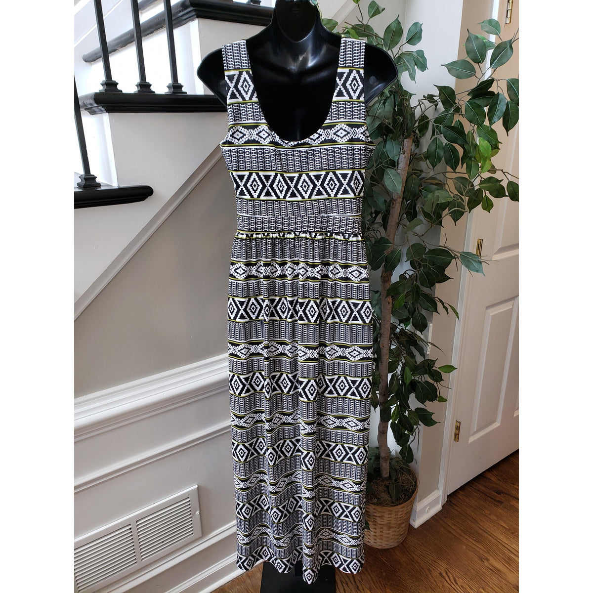 En Focus Studio Long Maxi Dress Women's Size 6 Black White Geo Print Sleeveless