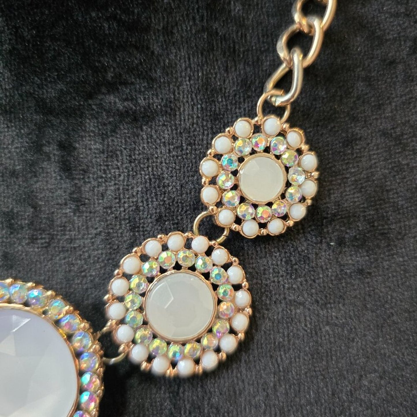 Womens Gold Tone White Flowy Acrylic Stone Borealis Rhinestone Necklace Jewelry