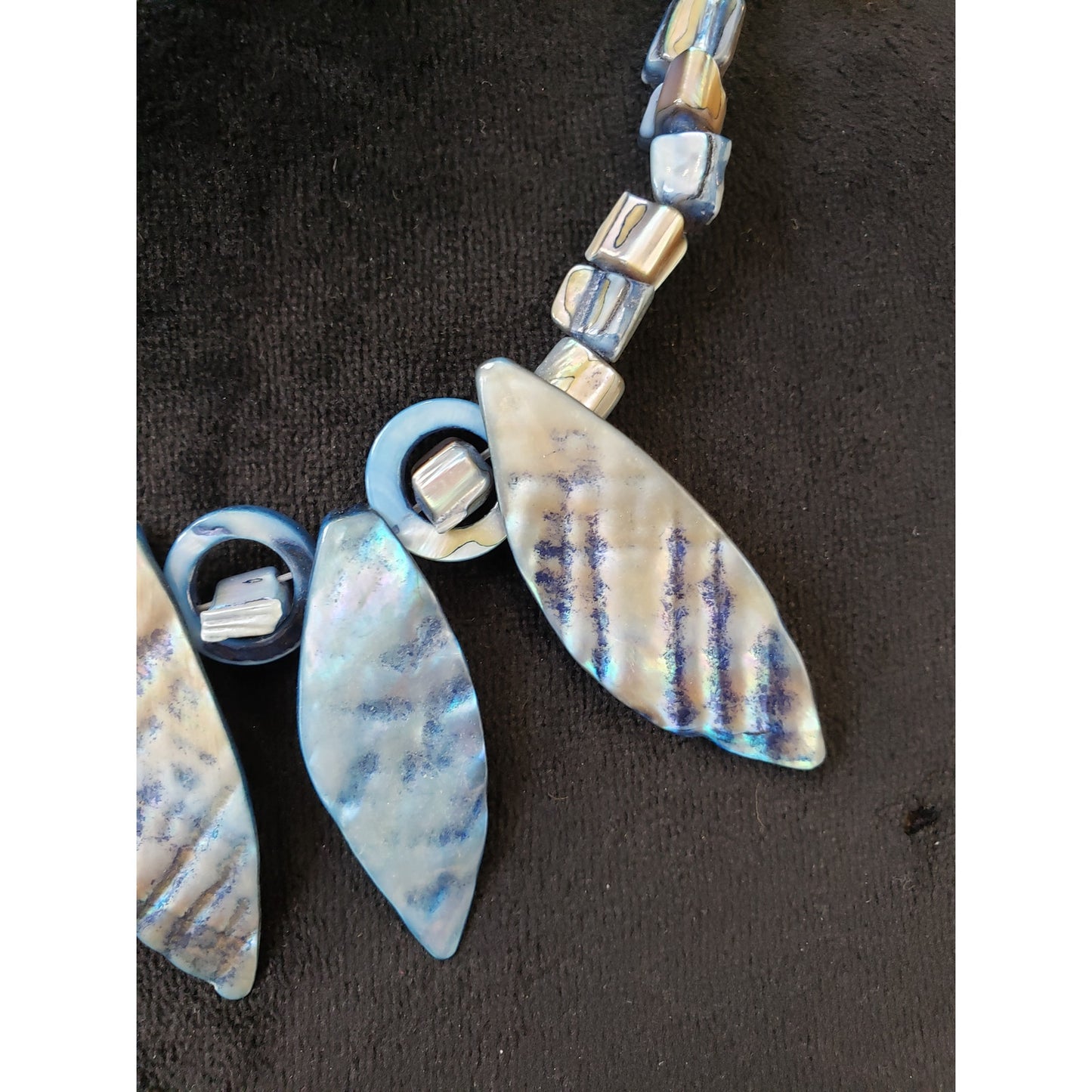 Women Hand Crafted Blue Green Abalone Shell Beads Iridescent Feathers Necklace