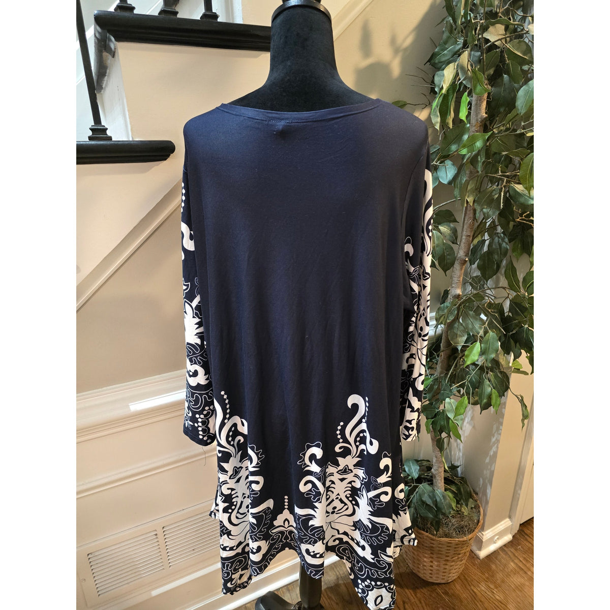 White Mark Yanette Tunic Top 2XL Navy White Stretch Flirty Scoop Drop Shoulder