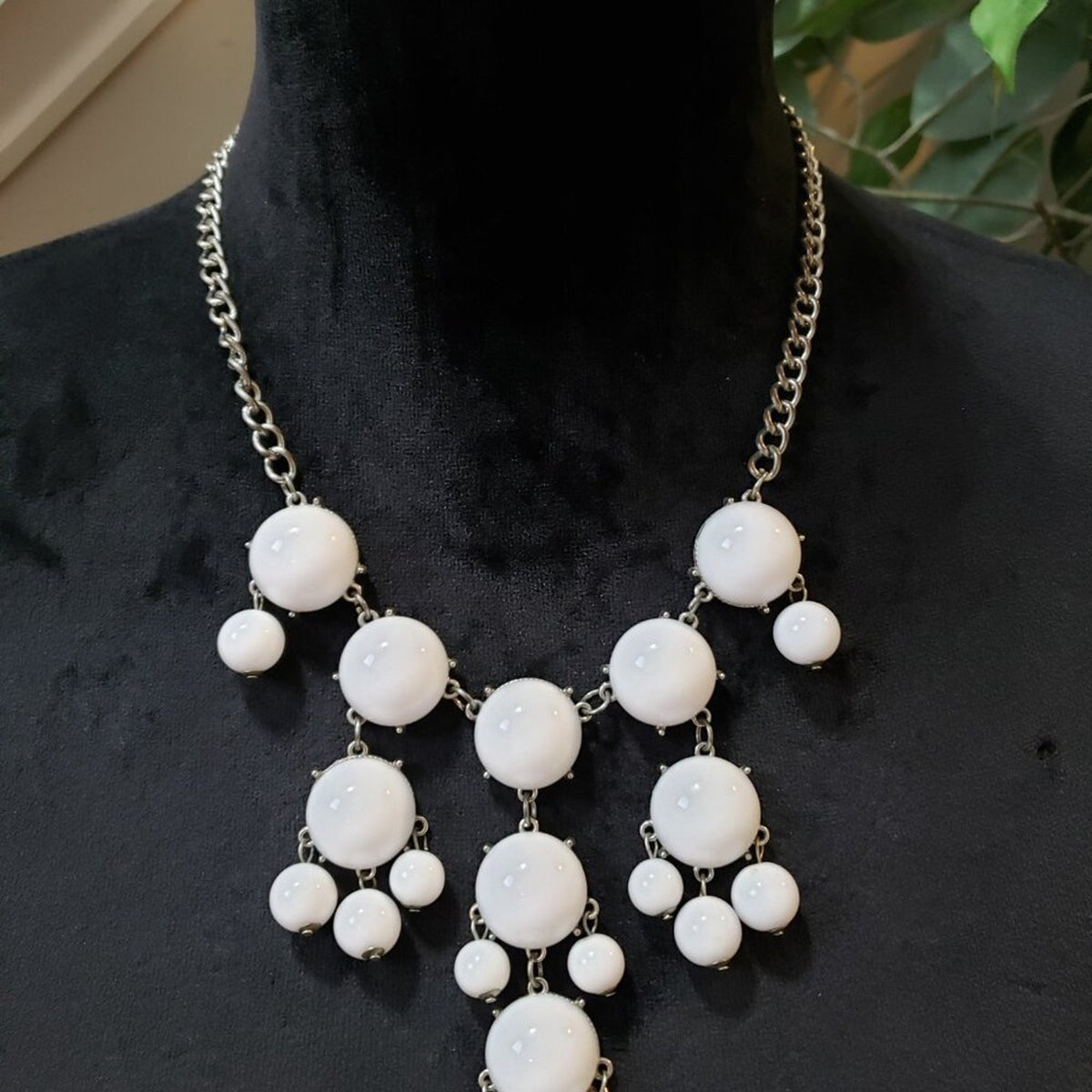 Women White Pearl Round Beaded Bib Statement Necklace Jewelry with Lobster Clasp